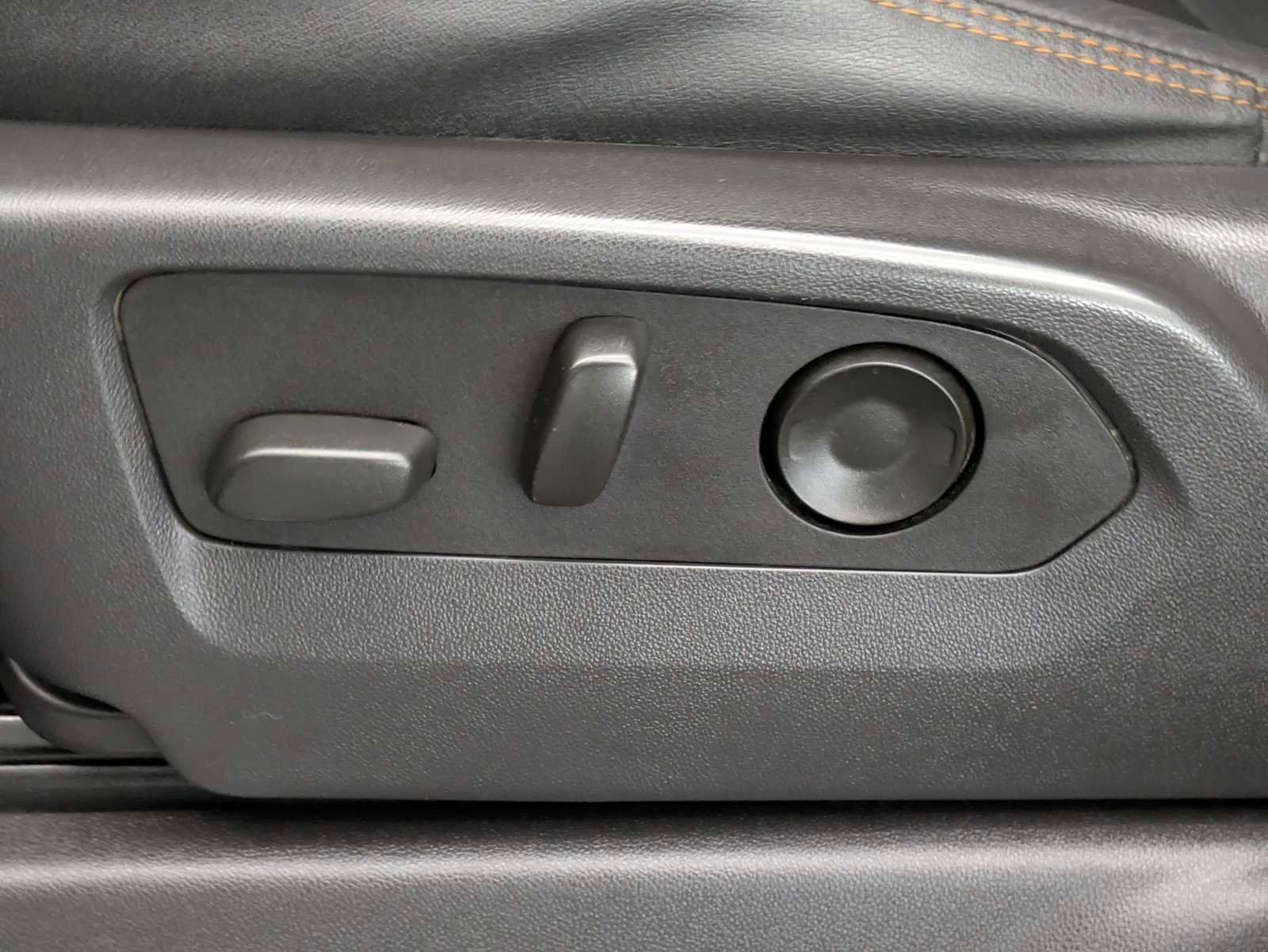 Used 2024 GMC Sierra 1500 AT4 w/ Technology Package AWD/4WD image 18