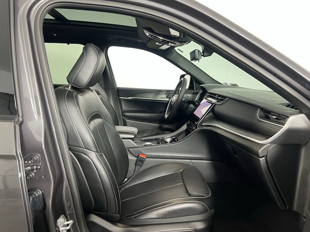 Used 2024 Jeep Grand Cherokee L Limited w/ Luxury Tech Group II image 33