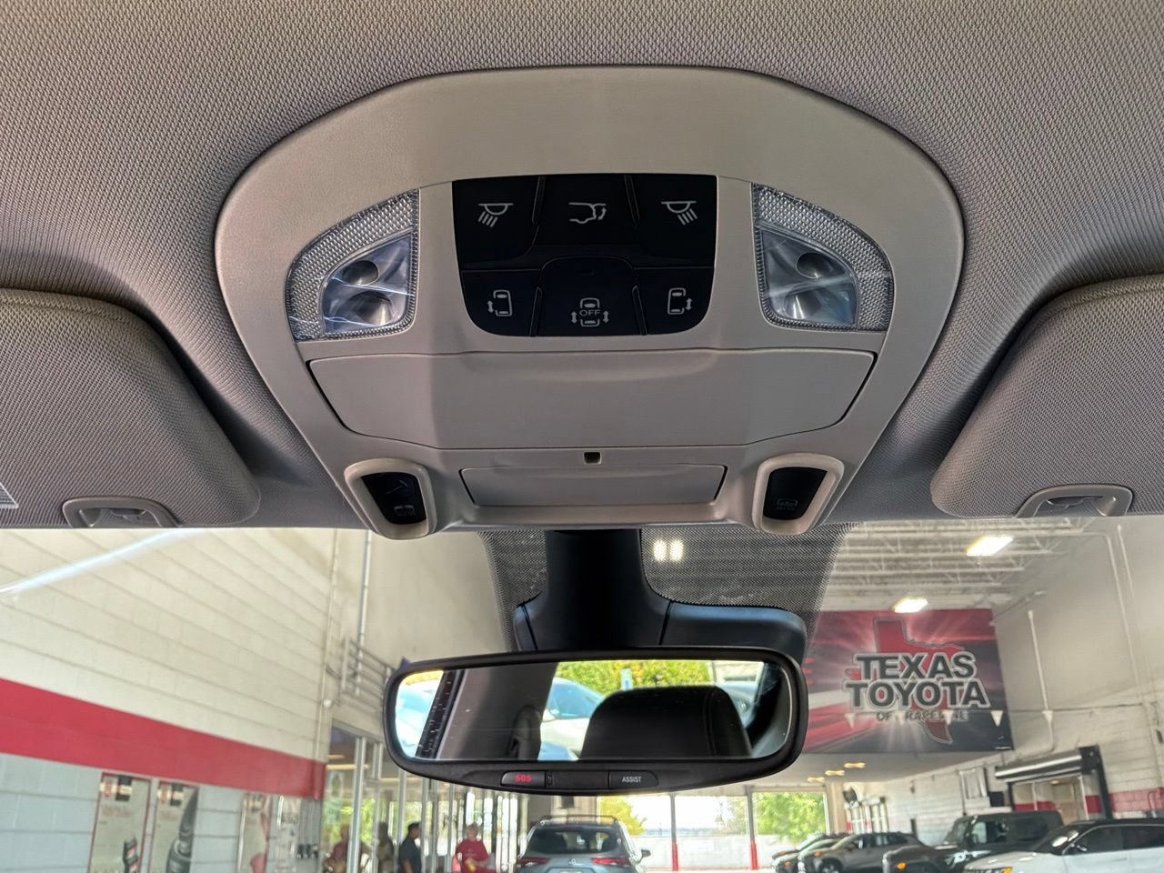 Used 2023 Chrysler Pacifica Limited FWD image 19