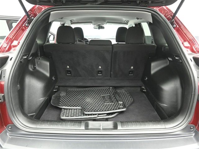 Used 2019 Jeep Cherokee Latitude w/ Cold Weather Group image 23