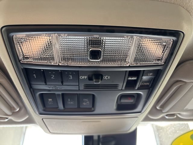 Used 2023 Toyota 4Runner Limited AWD/4WD image 29