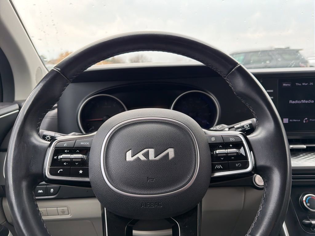 Used 2023 Kia Carnival LX image 13