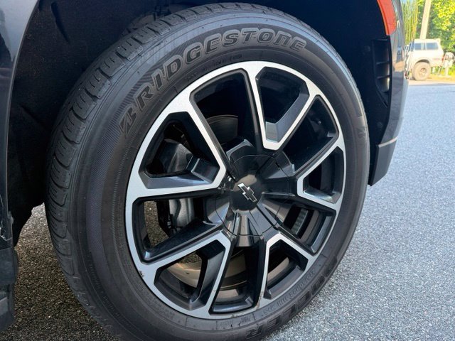 Used 2022 Chevrolet Suburban RST w/ Luxury Package AWD/4WD image 14