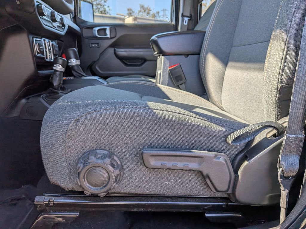 Used 2025 Jeep Wrangler Sport S image 20