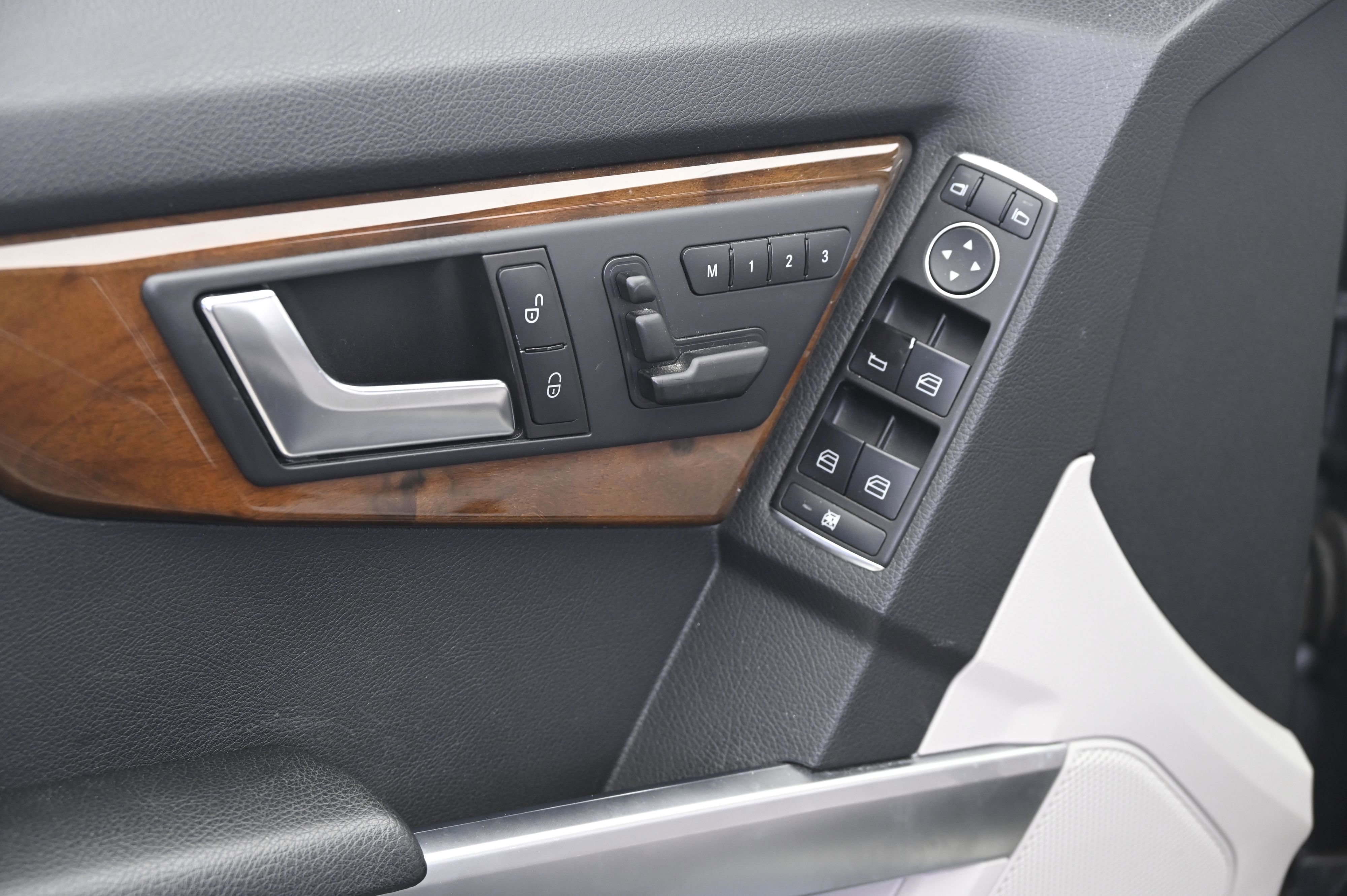 Used 2015 Mercedes-Benz GLK 350 4MATIC image 27