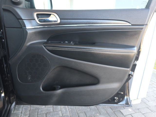 Used 2016 Jeep Grand Cherokee Limited AWD/4WD image 8