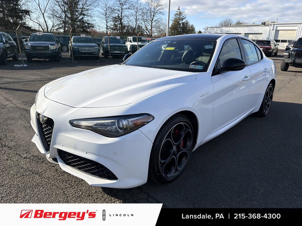 Used 2022 Alfa Romeo Giulia Veloce image 1