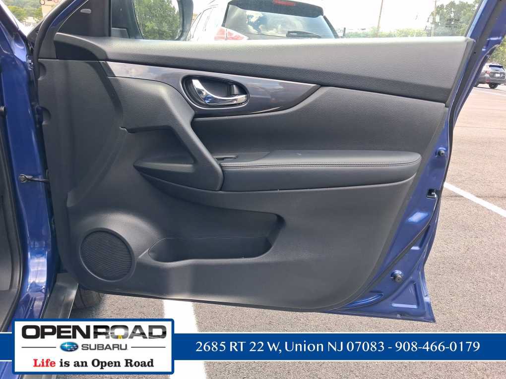 Used 2017 Nissan Rogue S w/ Appearance Package AWD/4WD image 42