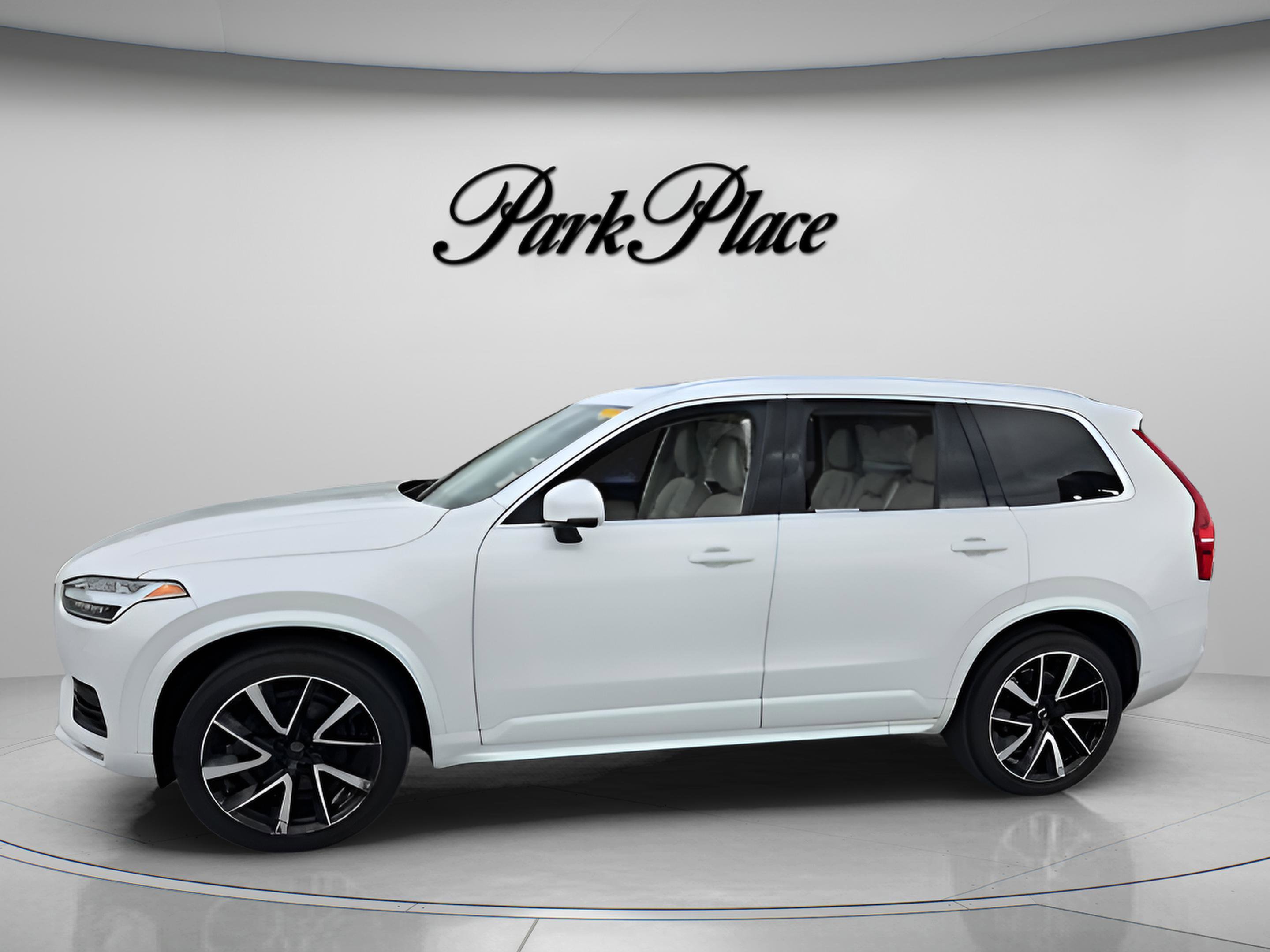 Used 2022 Volvo XC90 T6 Momentum w/ Climate Package image 2