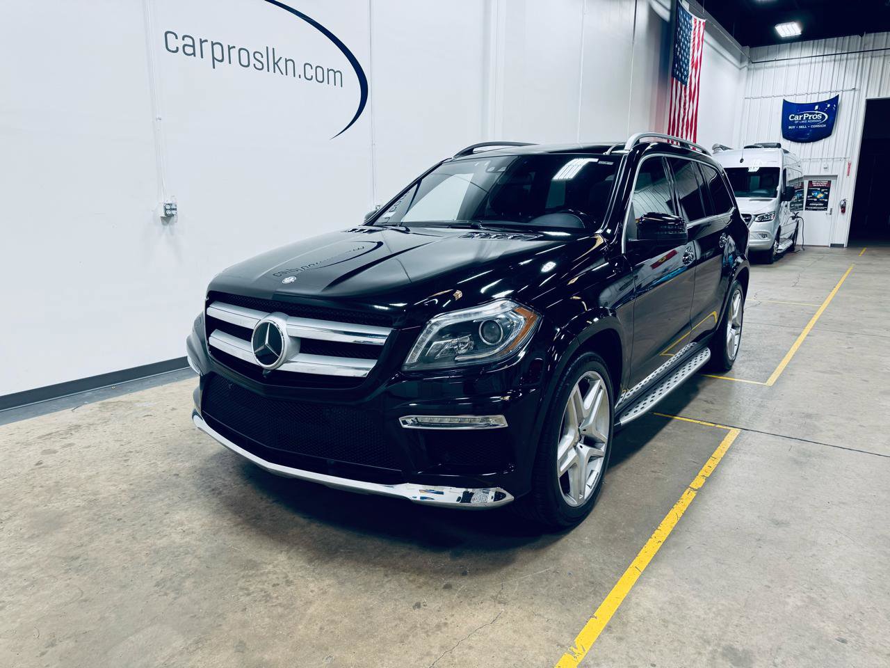 Used 2014 Mercedes-Benz GL 550 4MATIC image 3