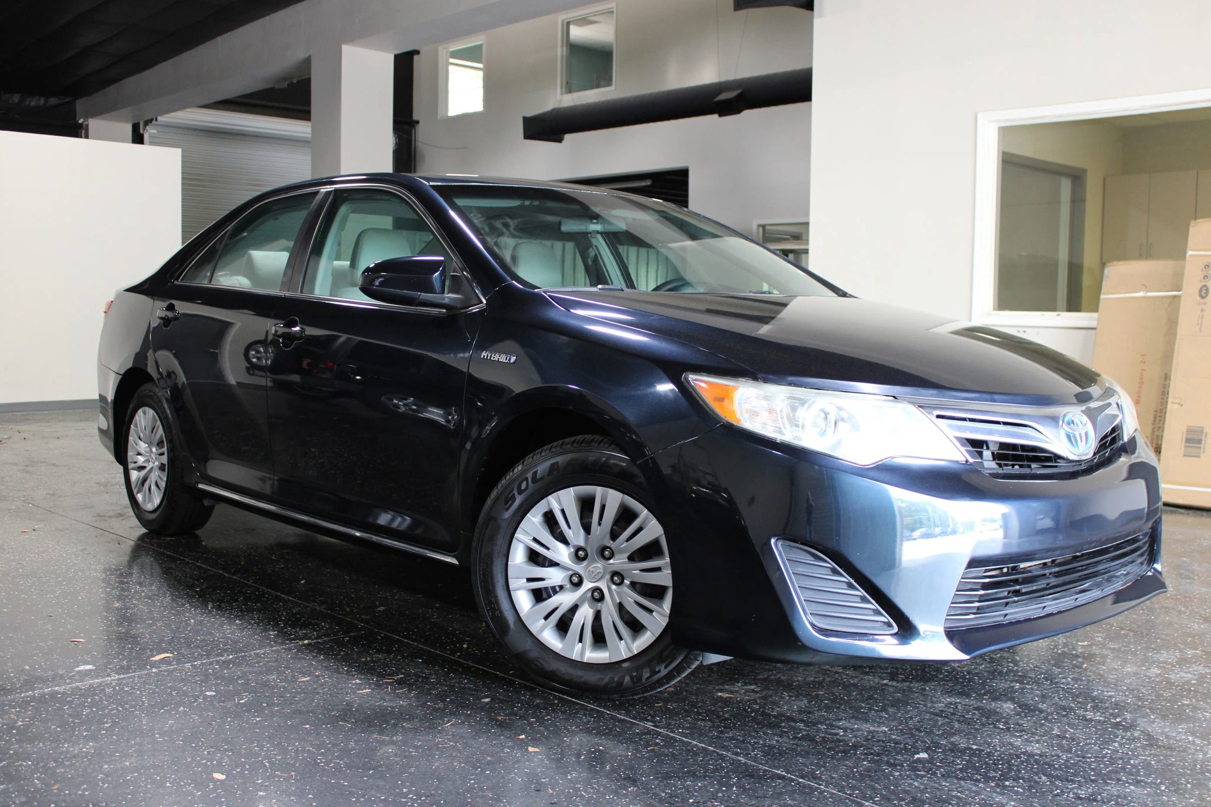 Used 2012 Toyota Camry LE FWD image 1