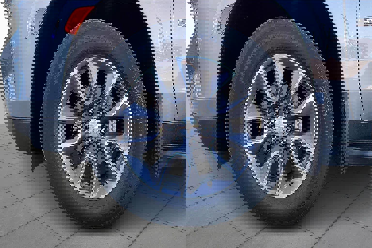 Used 2023 Chevrolet Suburban LT w/ Luxury Package image 10