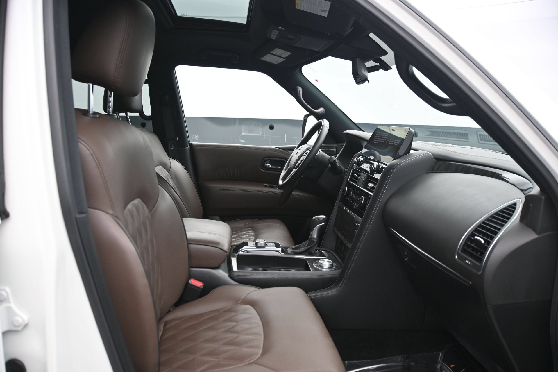 Used 2024 Nissan Armada Platinum w/ Captain's Chairs Package AWD/4WD image 13