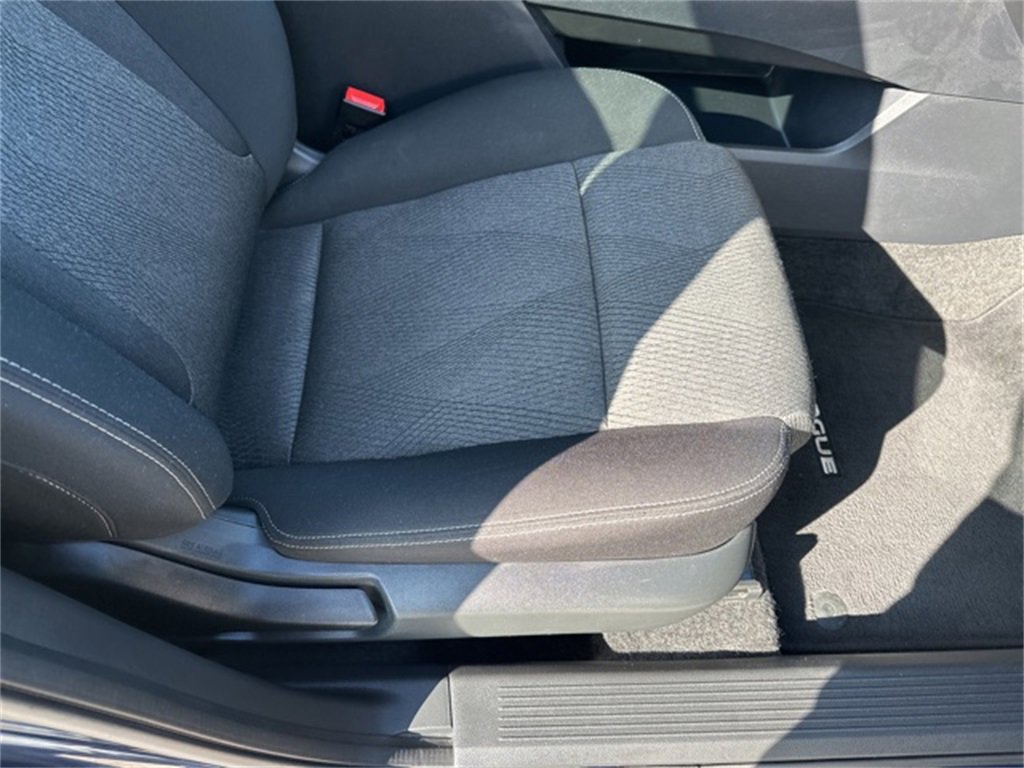 Used 2025 Nissan Rogue SV image 13