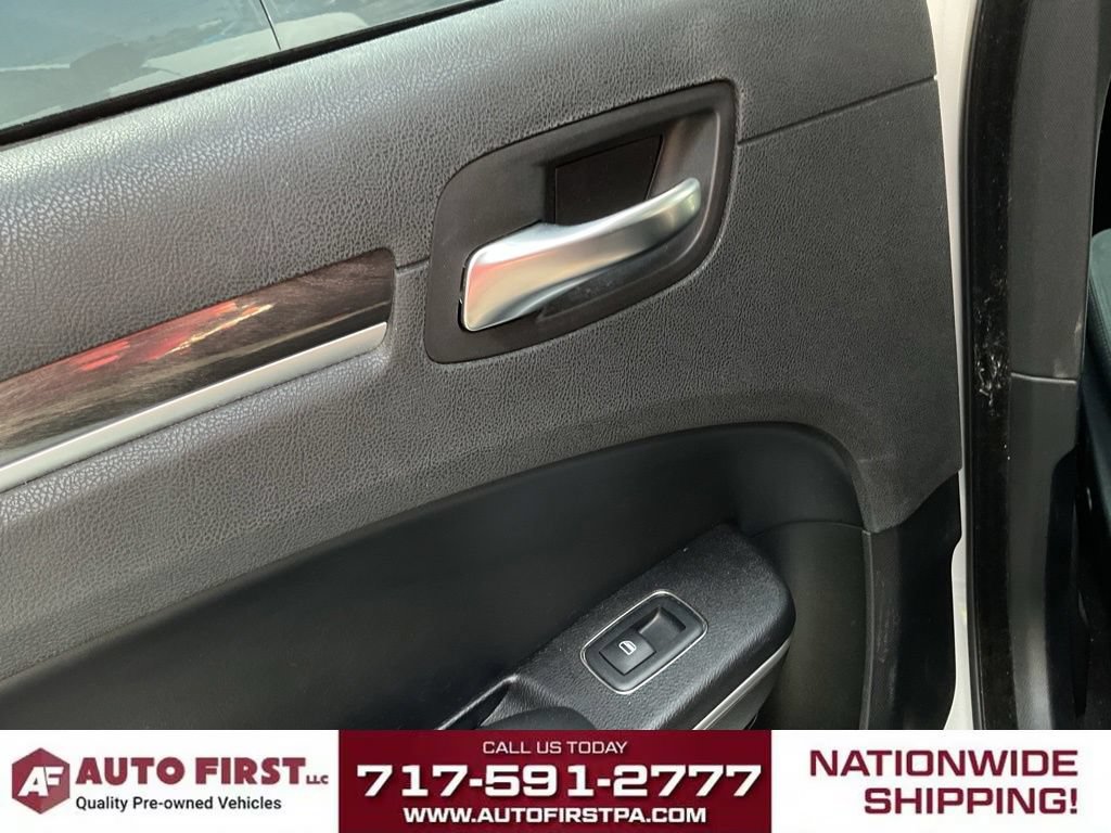 Used 2019 Chrysler 300 Touring w/ Sport Appearance Package RWD image 8