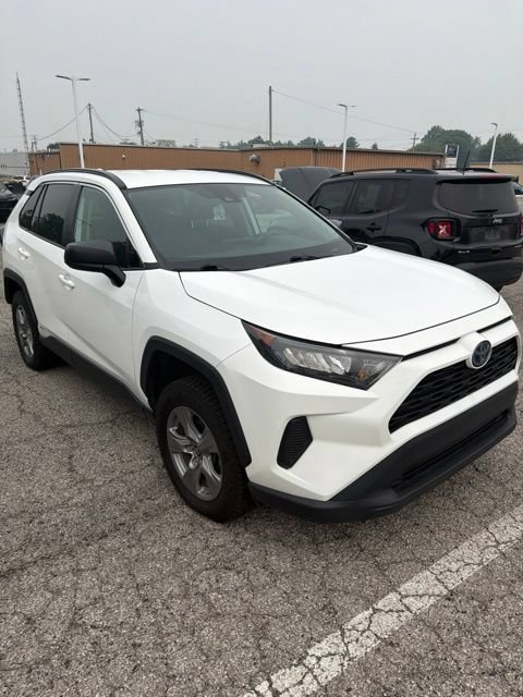 Used 2022 Toyota RAV4 LE AWD/4WD image 3