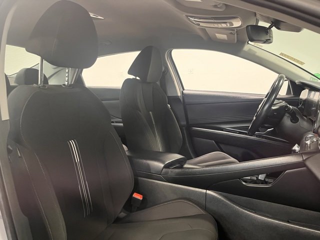 Used 2023 Hyundai Elantra SEL w/ Convenience Package image 10