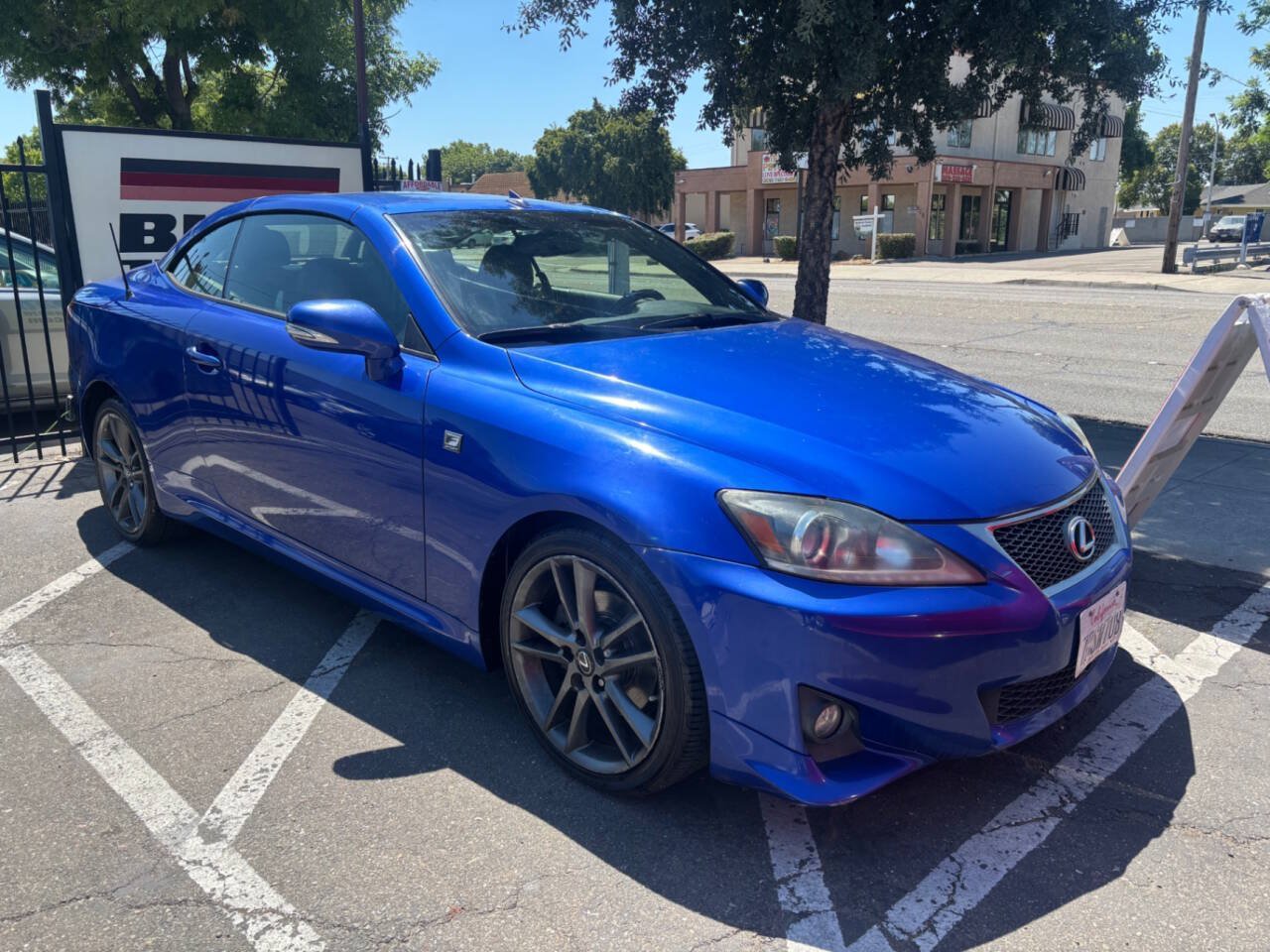 Used 2013 Lexus IS 250C w/ F-Sport Pkg w/Summer Tires RWD image 2