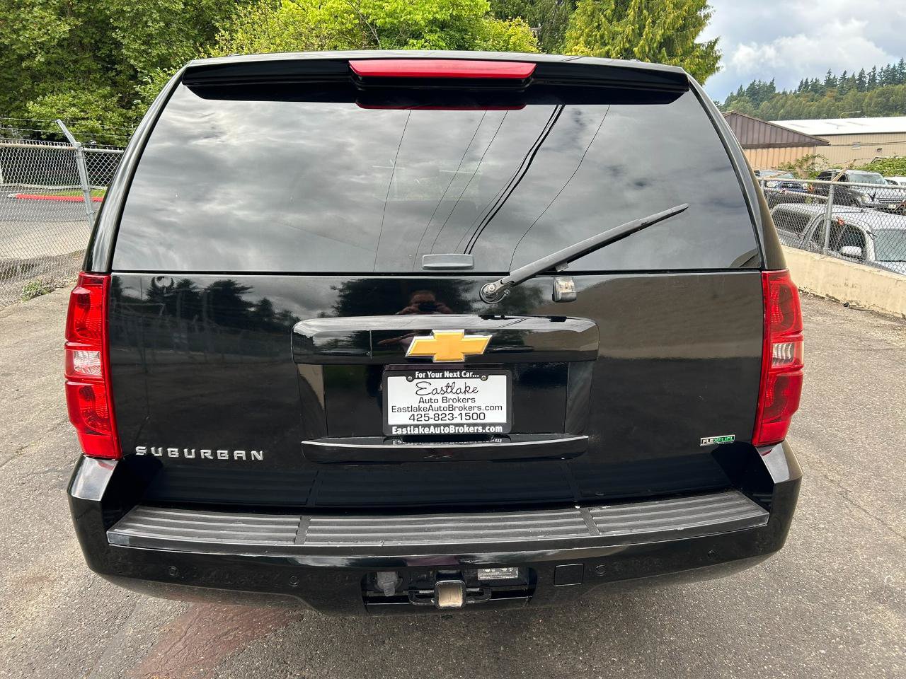Used 2012 Chevrolet Suburban LT w/ Luxury Package AWD/4WD image 6