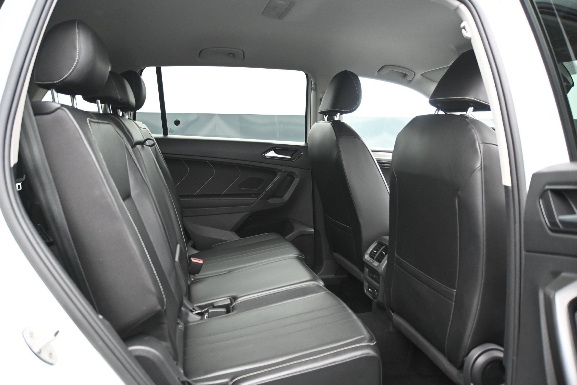 Used 2022 Volkswagen Tiguan SE FWD image 14