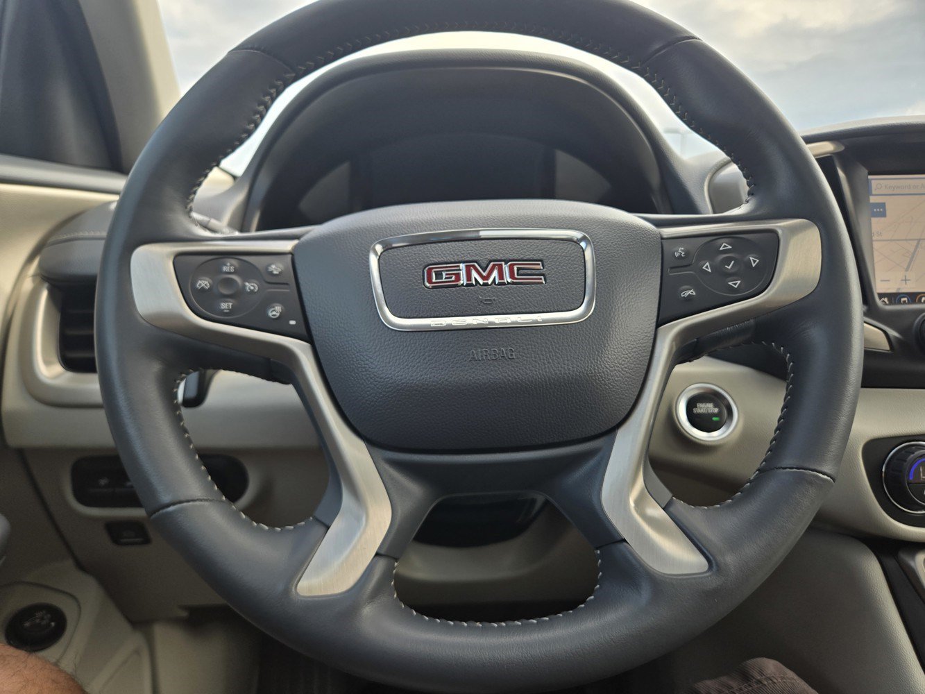 Used 2022 GMC Terrain Denali w/ Denali Premium Package AWD/4WD image 17