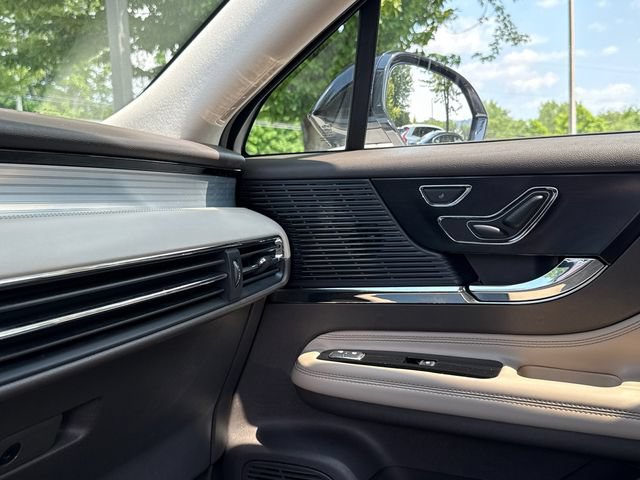 Used 2020 Lincoln Corsair AWD w/ Premium Package image 18