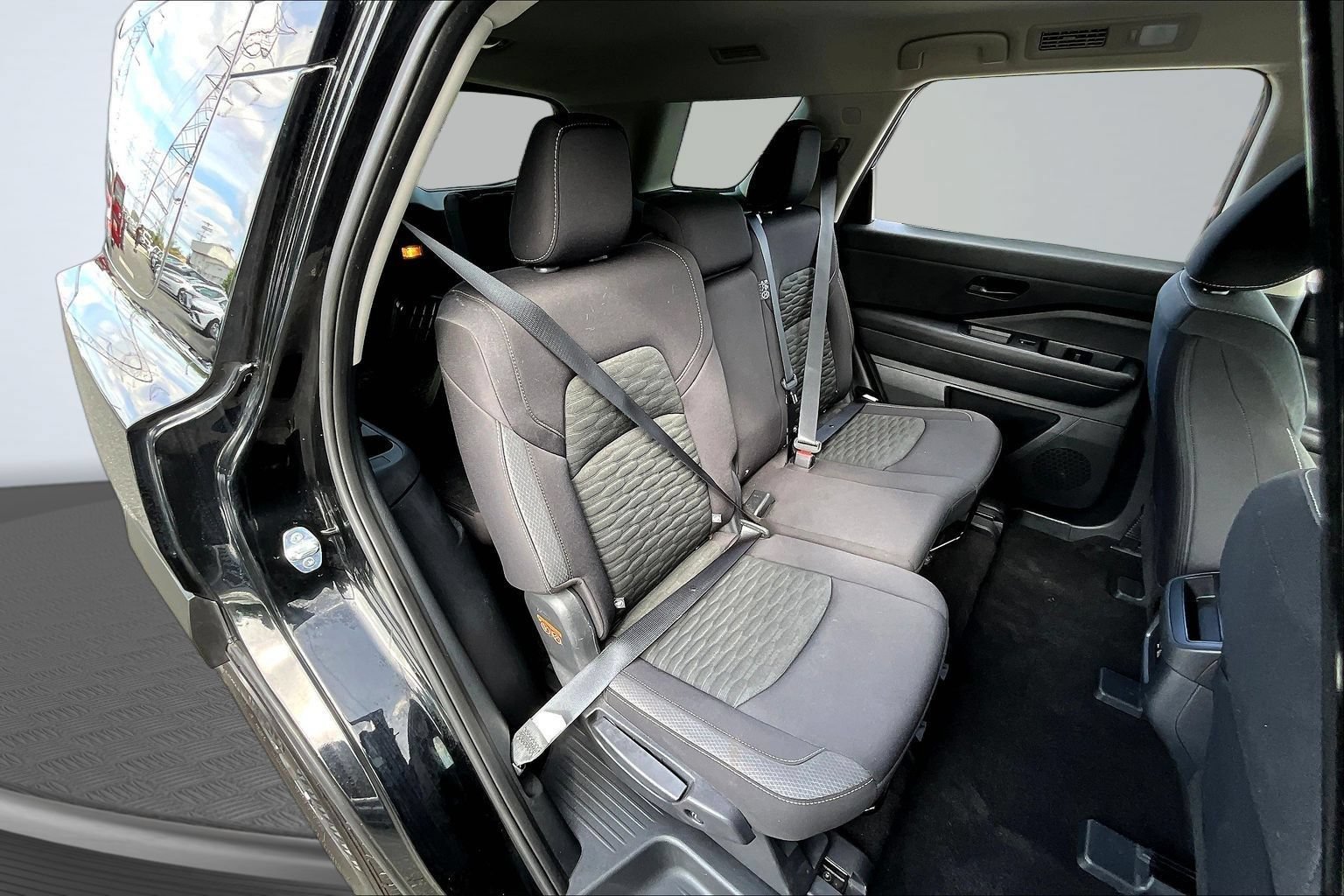 Used 2023 Nissan Pathfinder S FWD image 19