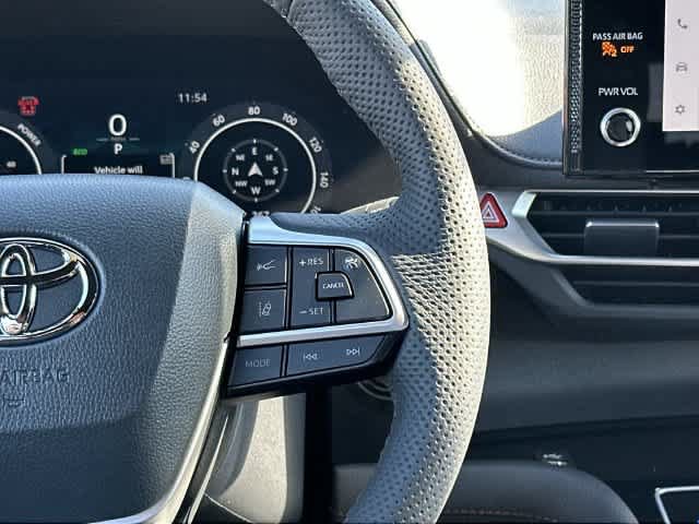 Used 2026 Toyota Sienna Limited AWD/4WD image 10