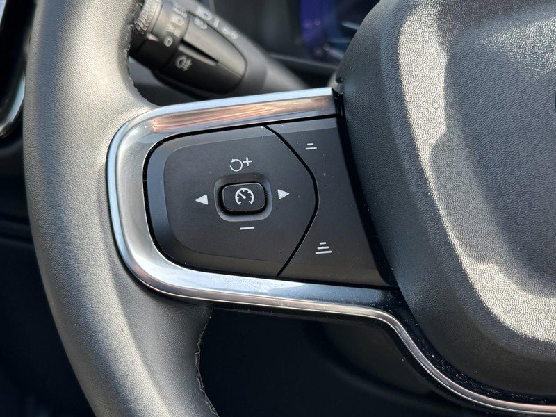 Certified 2023 Volvo XC40 B5 Ultimate w/ Protection Package Premier image 18