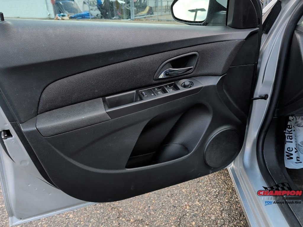 Used 2015 Chevrolet Cruze LT image 11