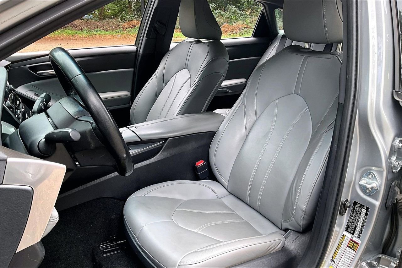 Used 2021 Toyota Avalon XLE w/ Moonroof Package FWD image 18