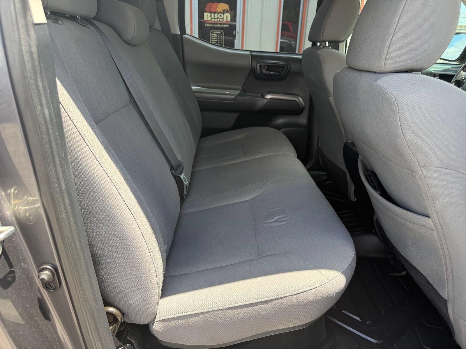 Used 2018 Toyota Tacoma SR5 AWD/4WD image 16