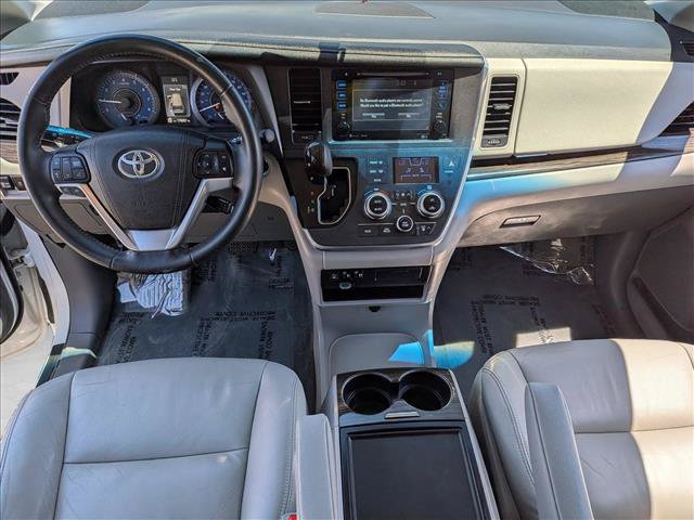 Used 2016 Toyota Sienna XLE FWD image 16
