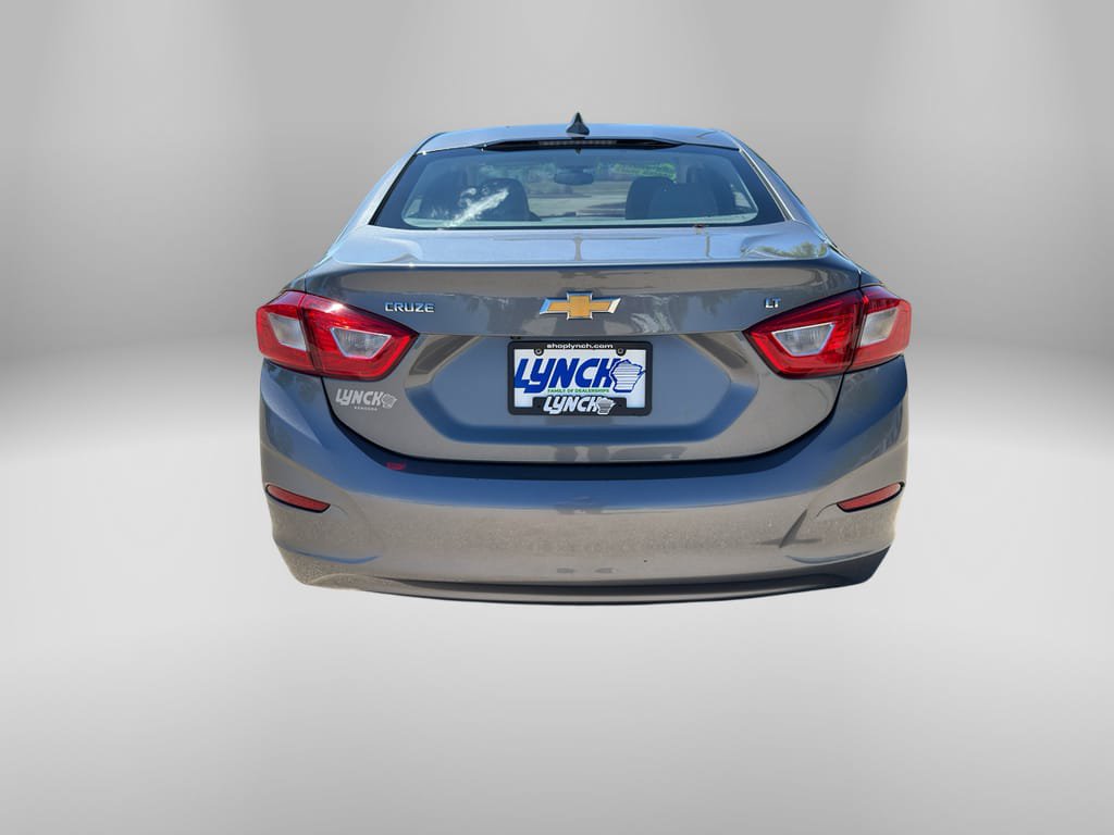 Used 2018 Chevrolet Cruze LT w/ Convenience Package FWD image 4