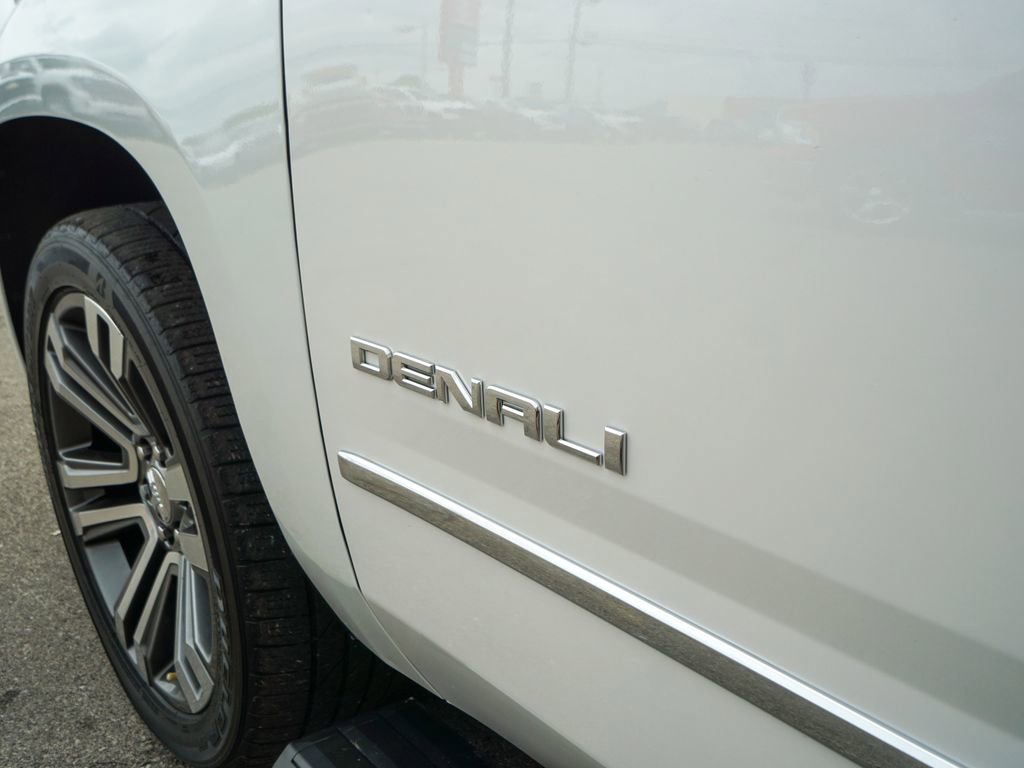 Used 2019 GMC Yukon Denali w/ Denali Ultimate Package image 3