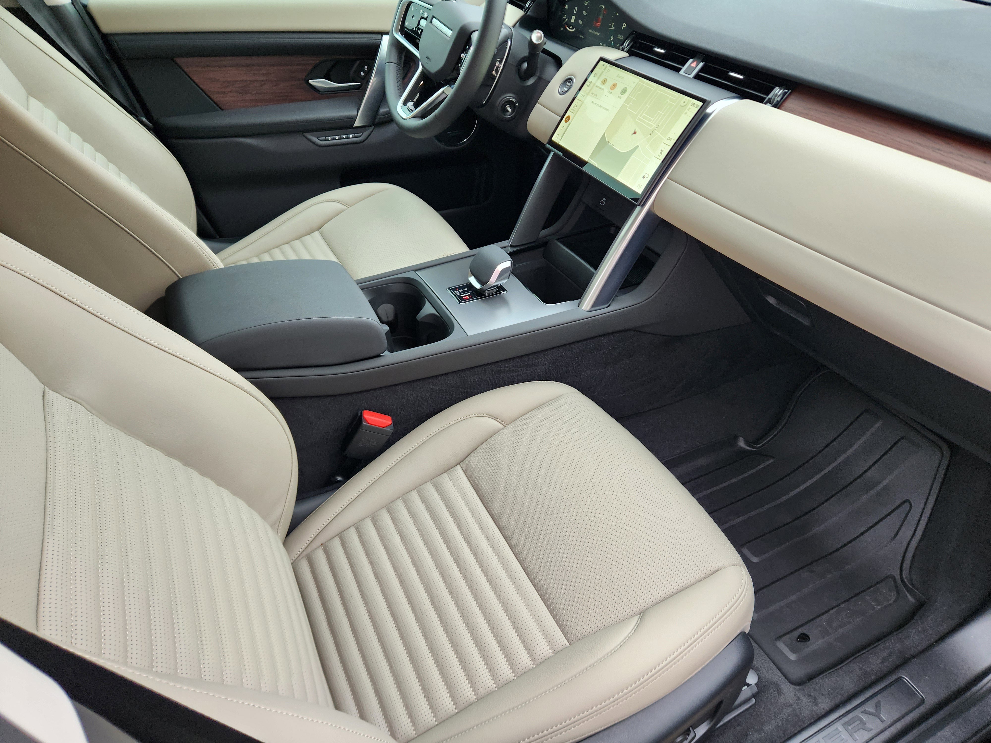 New 2025 Land Rover Discovery Sport S image 15