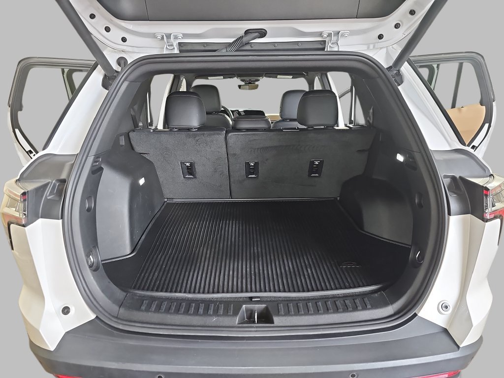 Certified 2025 Chevrolet Equinox ACTIV w/ Safety and Technology Package AWD/4WD image 15