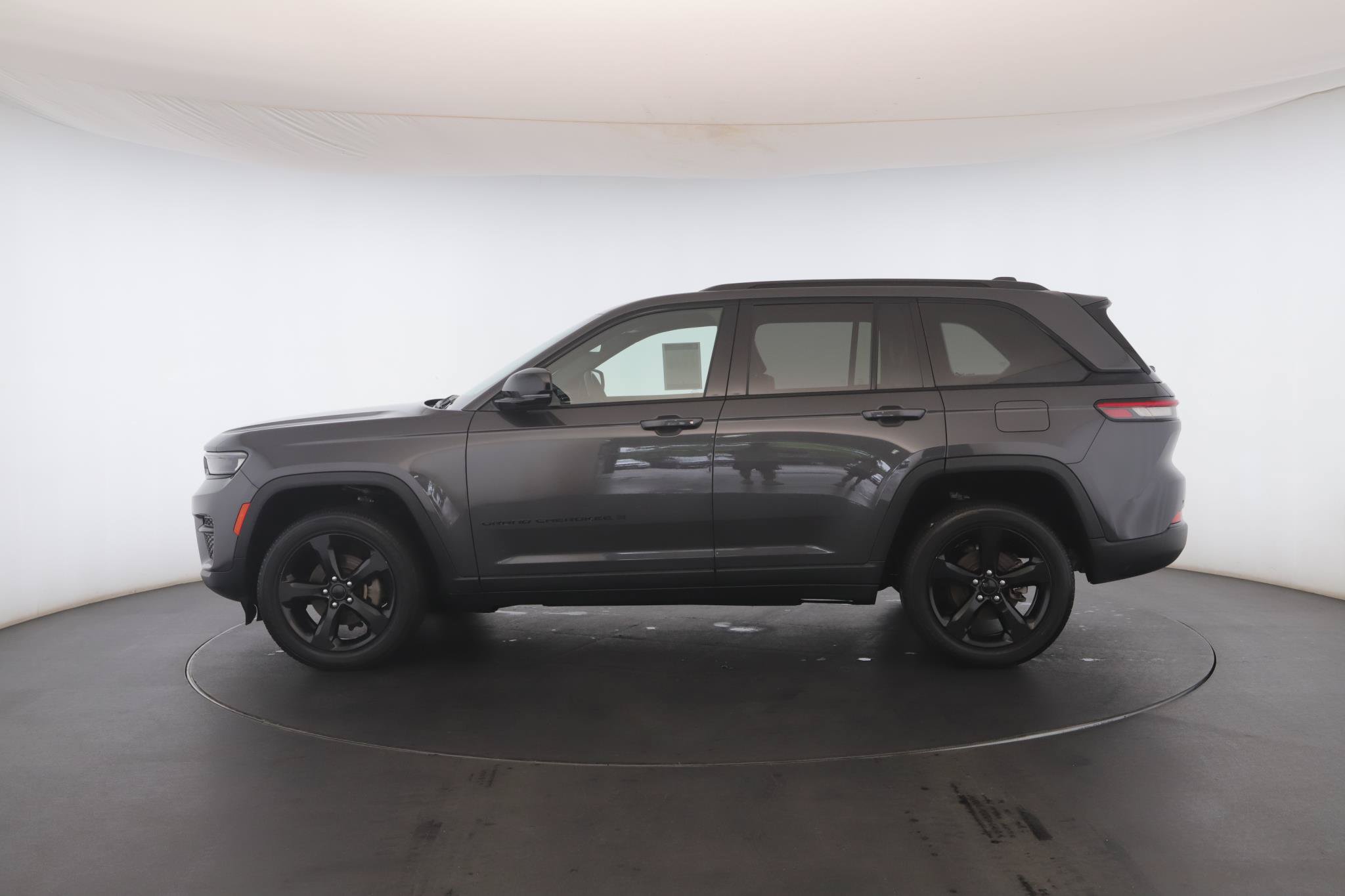 Used 2023 Jeep Grand Cherokee Altitude AWD/4WD image 21