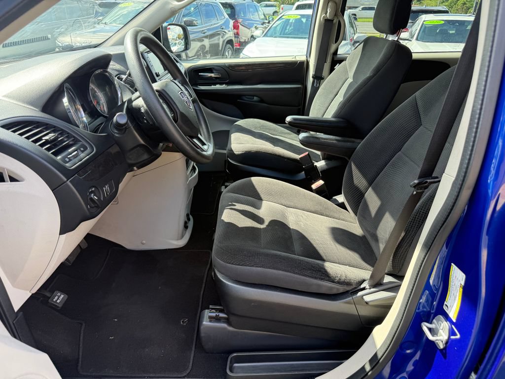Used 2019 Dodge Grand Caravan SE FWD image 9