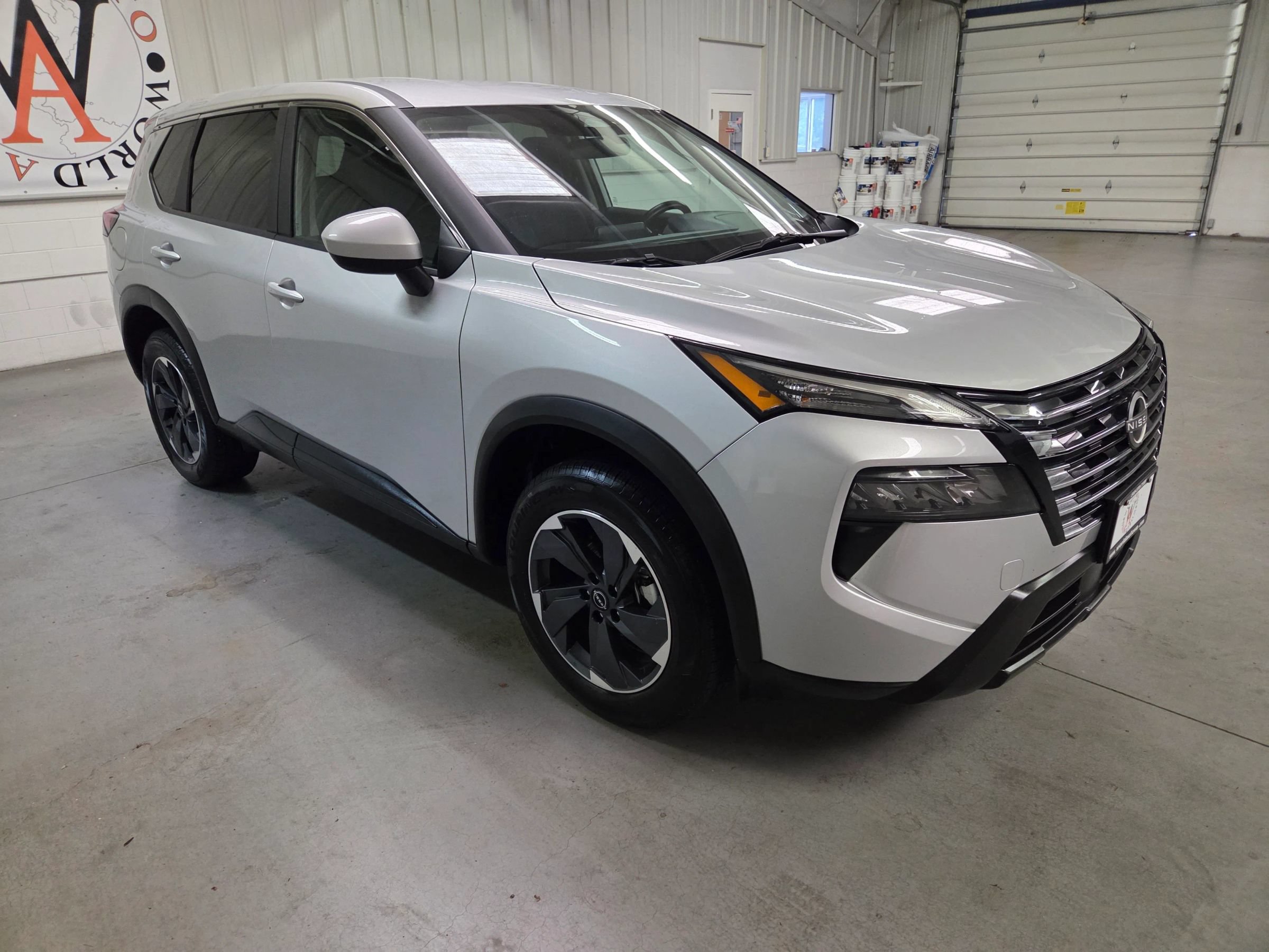 Used 2025 Nissan Rogue SV FWD image 10