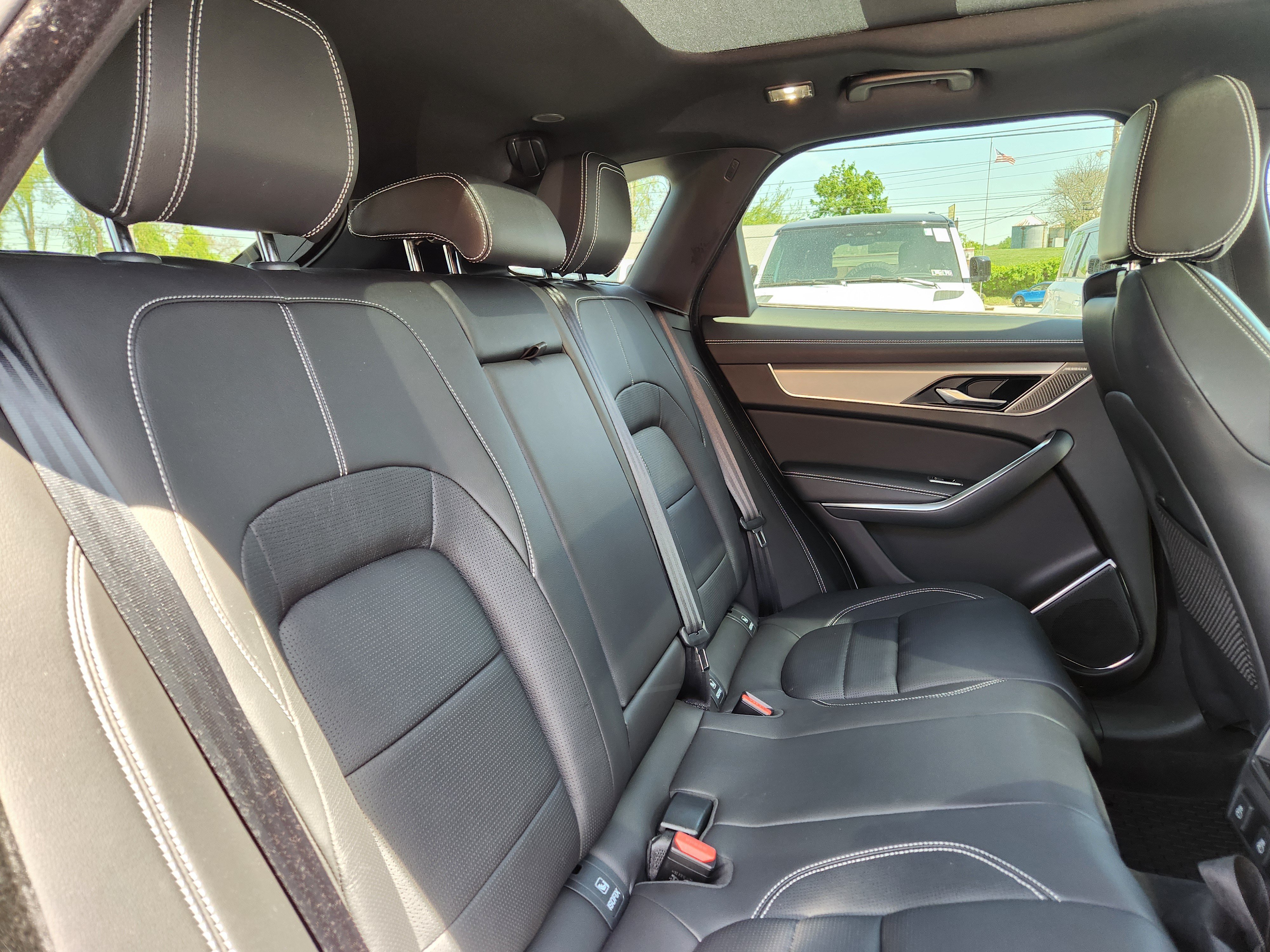 Certified 2024 Jaguar F-PACE R-Dynamic S AWD/4WD image 15