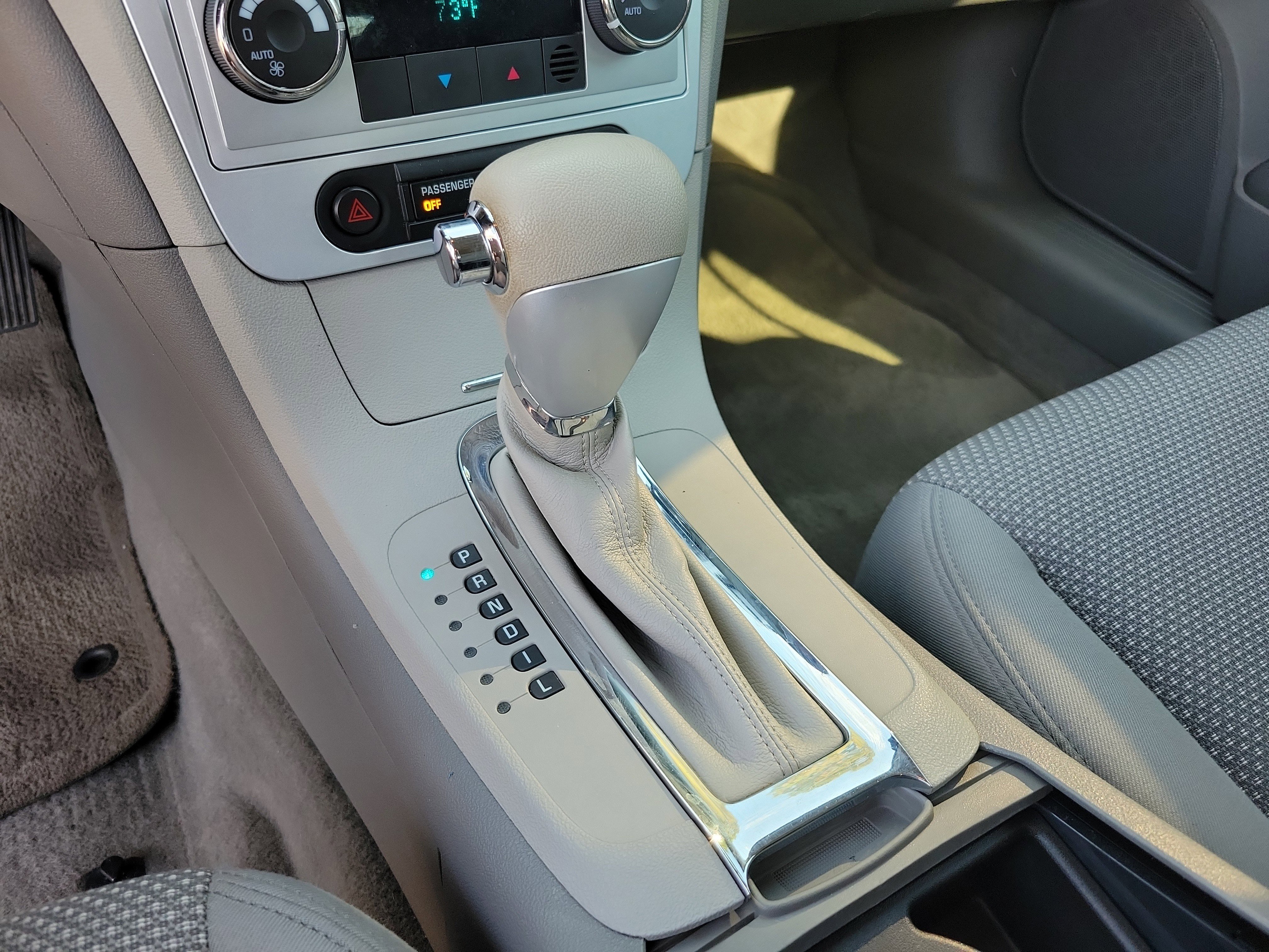 Used 2010 Chevrolet Malibu Hybrid image 12