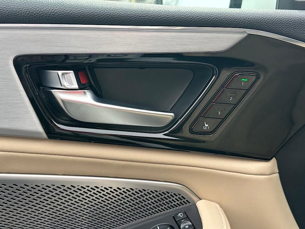 Used 2023 Acura MDX SH-AWD w/ Technology Package image 19