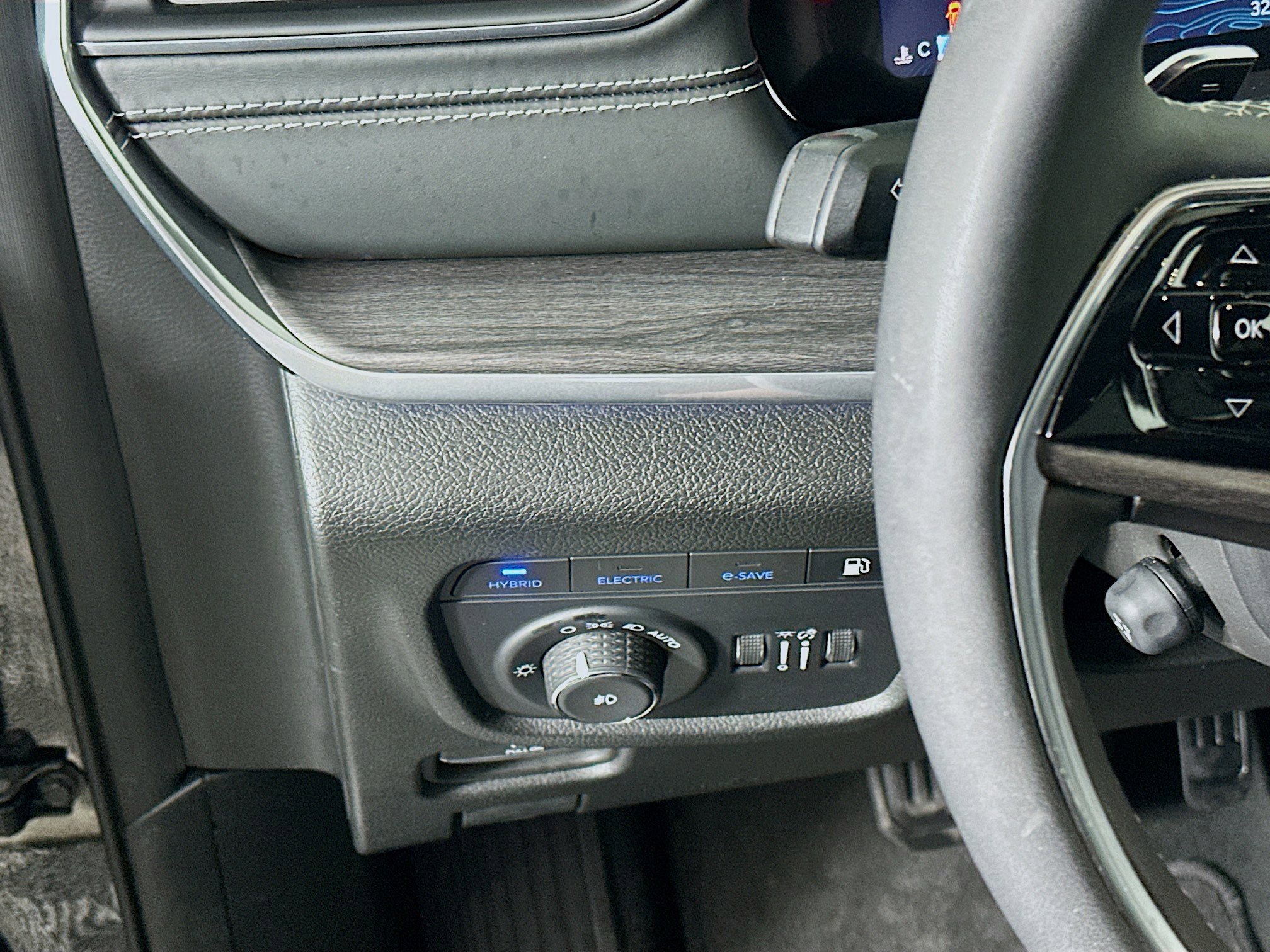 Used 2022 Jeep Grand Cherokee Overland w/ Luxury Tech Group IV image 17