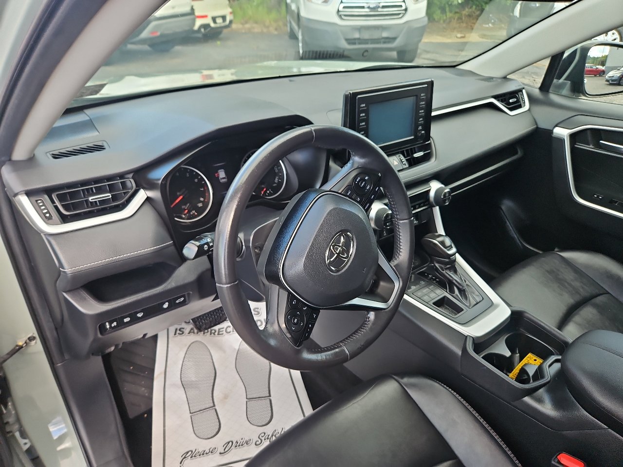 Used 2019 Toyota RAV4 XLE Premium image 13