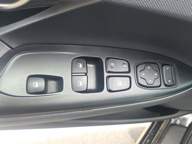 Used 2019 Hyundai Veloster 2.0 FWD image 16