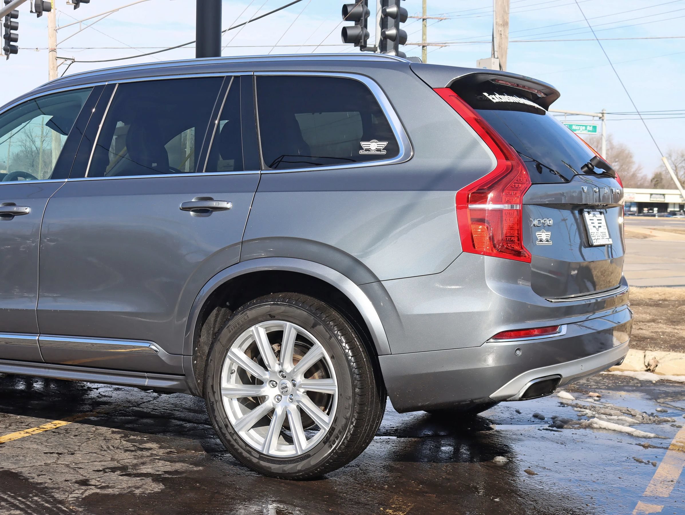 Used 2016 Volvo XC90 T8 Inscription w/ Protection Package Plus AWD/4WD image 12