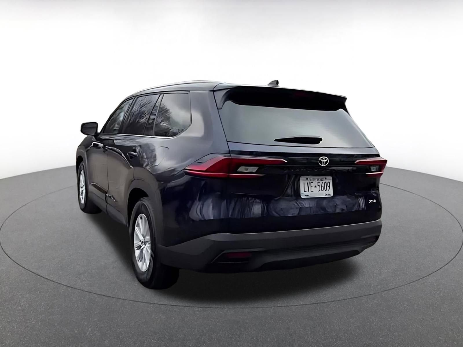 Used 2025 Toyota Grand Highlander FWD image 11