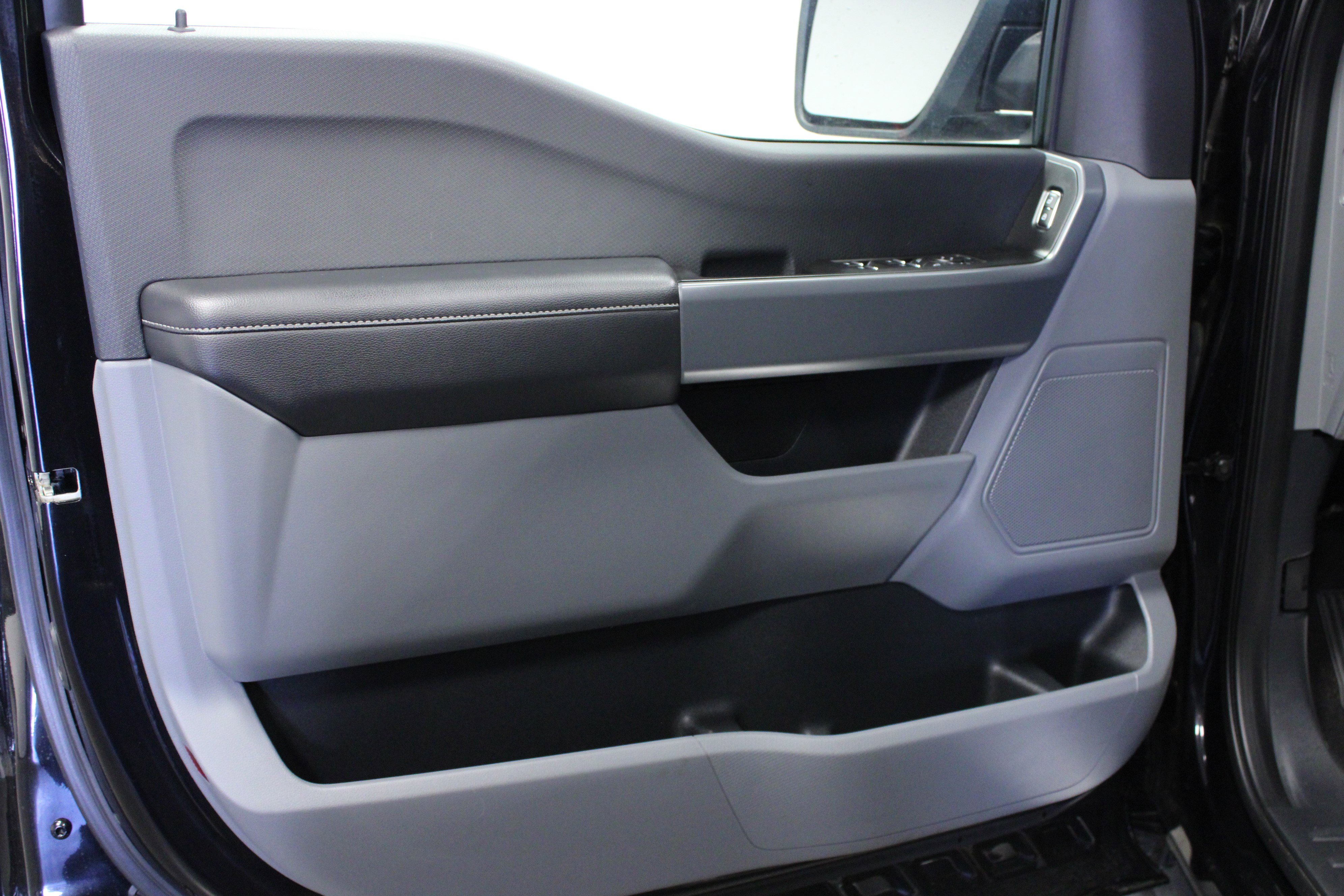 Used 2022 Ford F150 XLT w/ XTR Package image 11