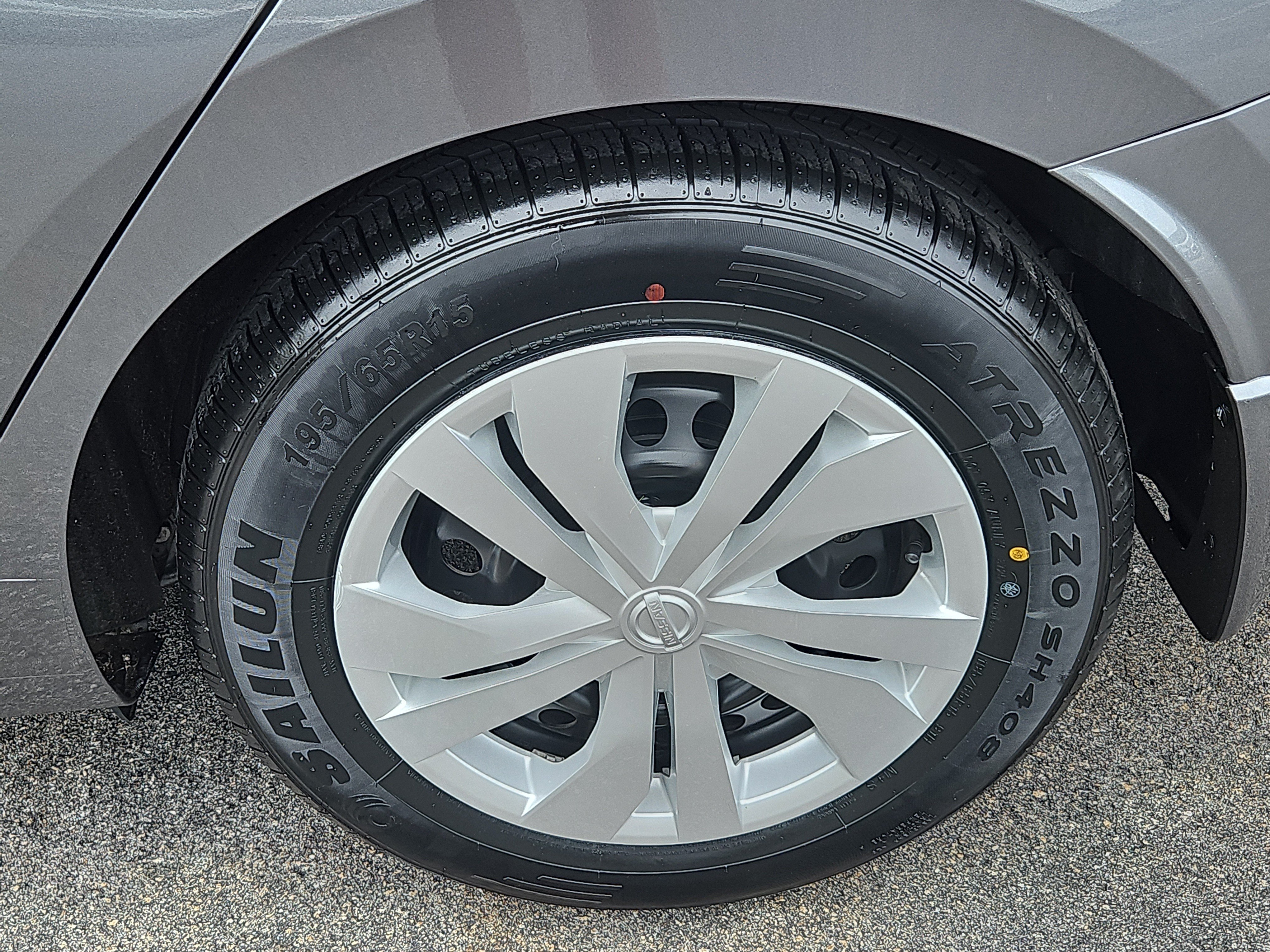 Used 2022 Nissan Versa S FWD image 21